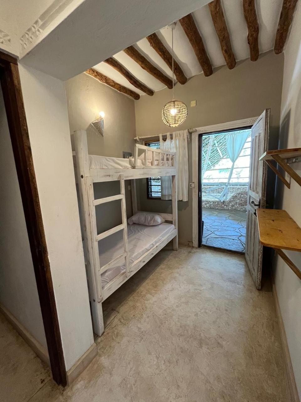 Nyumba Ya Afrika Bed & Breakfast วาตามู ภายนอก รูปภาพ